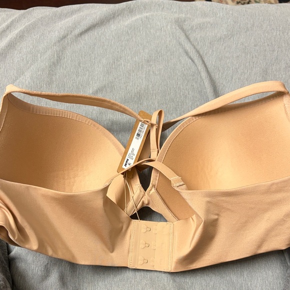 SKIMS Nude Seamless Bra - Picture 4 of 4